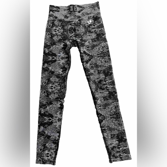 Women’s Best Camo Seamless Leggings Size Medium High-Waisted - Picture 3 of 11